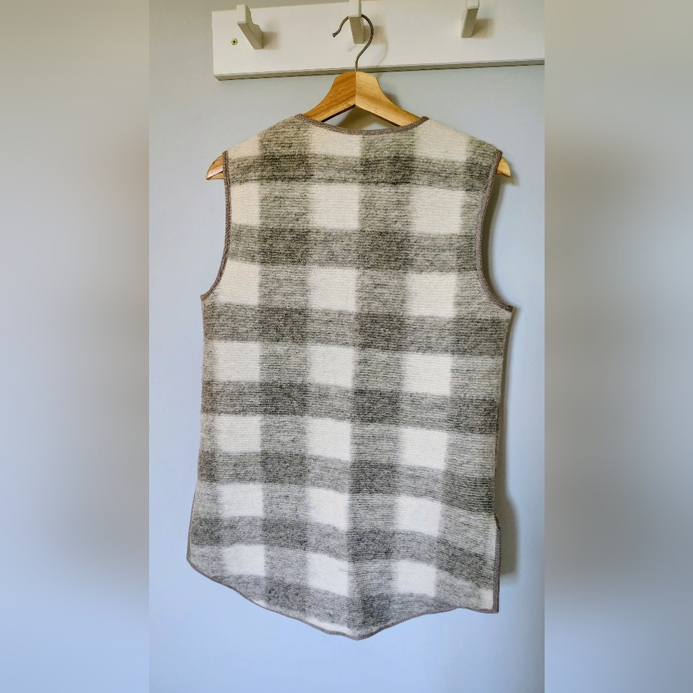 Gray and White Plaid Zip-Up Vest - Picture 2 of 4